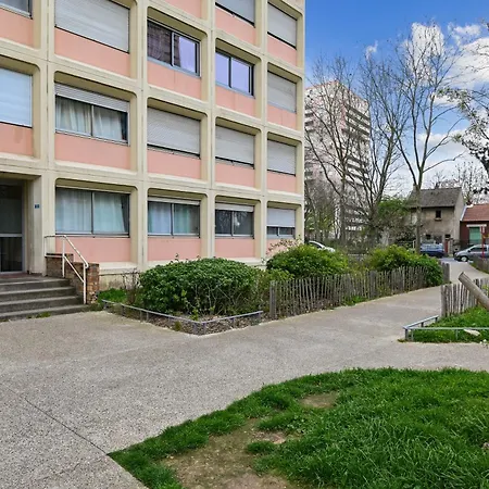 Comfortable And Spacious Apart With Parking Bois-Colombes