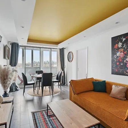 Comfortable And Spacious Apart With Parking *