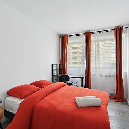 Comfortable And Spacious Apart With Parking アパート *
