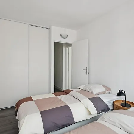 Chic And Spacious With Parking